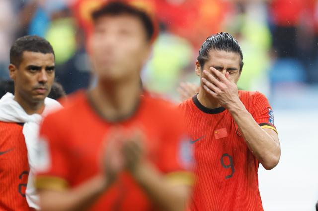 v体育-“伊”意孤行？是否换帅取决两点 甲乙方均握有利刃