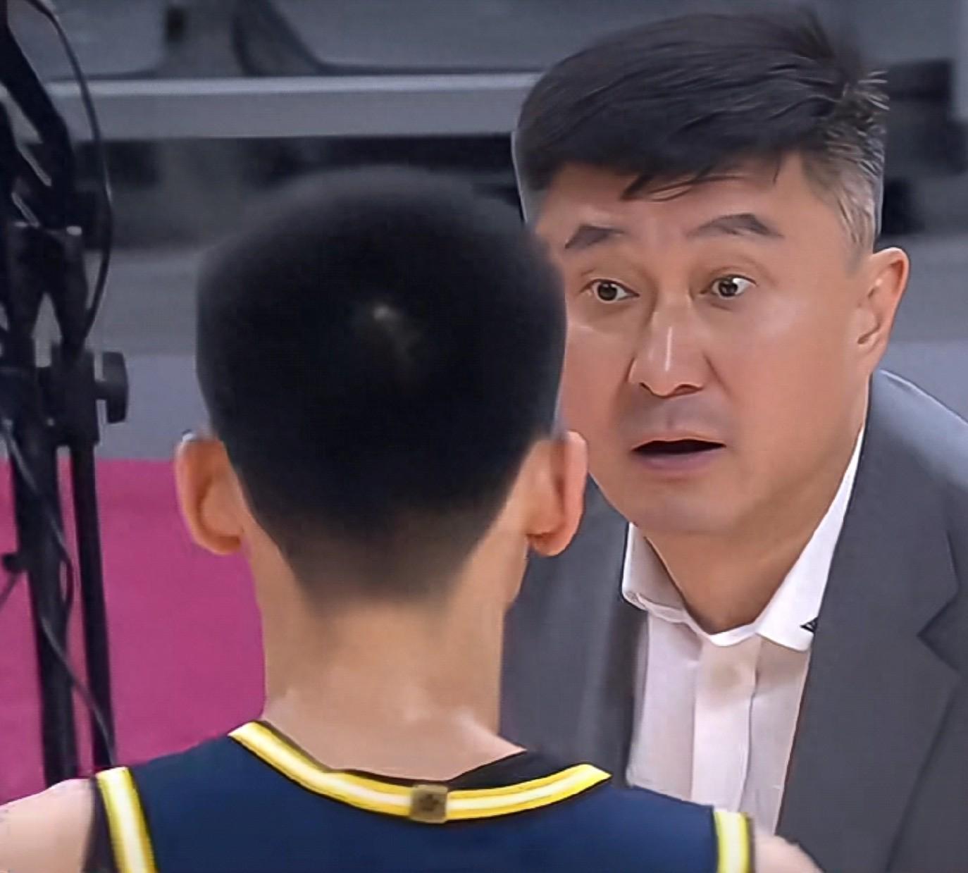 v站体育-惨败40分！广东球员评分：2人优秀，4国手不及格，3外援2人迷失！